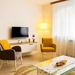 Modern & Cozy Apartment In Center - Walk Everywhere - Parking Available Sarajewo
