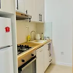 Modern & Cozy In Center -walk Everywhere דירה