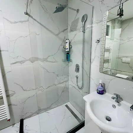 Modern & Cozy In Center -walk Everywhere