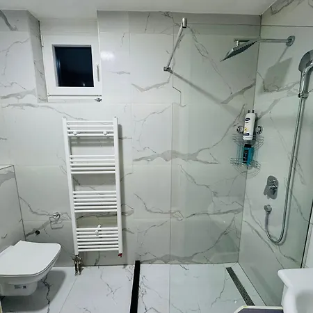 Modern & Cozy In Center -walk Everywhere * Sarajevo