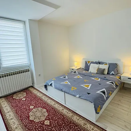 Modern & Cozy In Center -walk Everywhere Apartment *