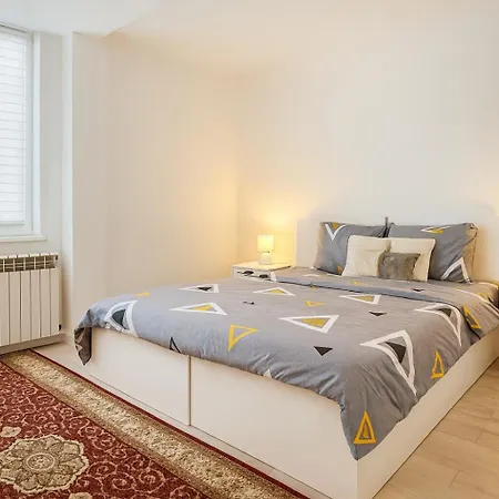 شقة Modern & Cozy In Center - Walk Everywhere - Parking Available