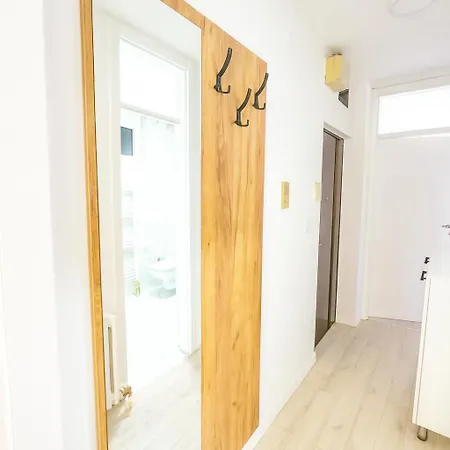 Apartman Modern & Cozy In Center - Walk Everywhere - Parking Available