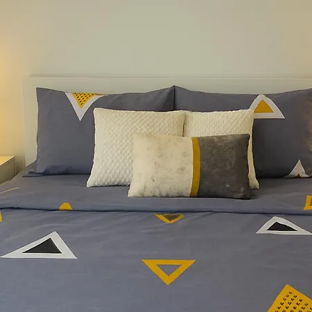 Modern & Cozy In Center -walk Everywhere