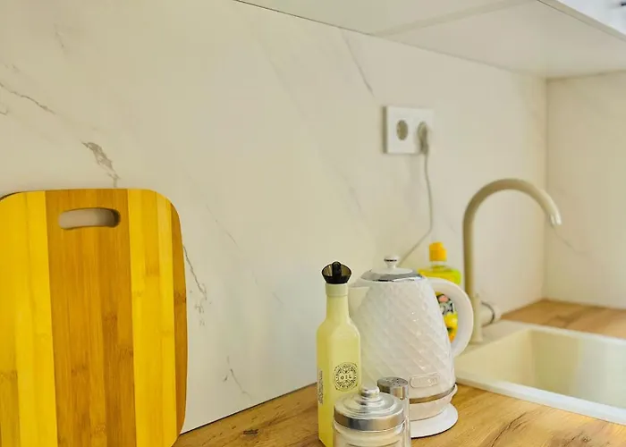 Modern & Cozy In Center -walk Everywhere Daire *