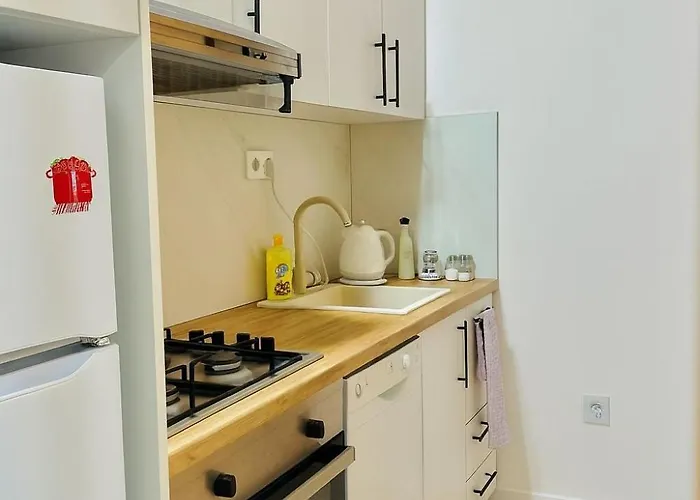 Modern & Cozy In Center -walk Everywhere Daire