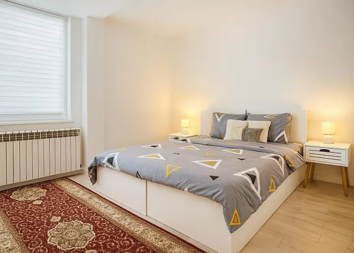 Daire Modern & Cozy In Center -walk Everywhere