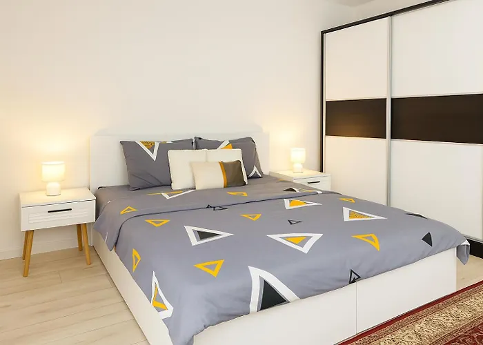 Modern & Cozy In Center -walk Everywhere Daire *