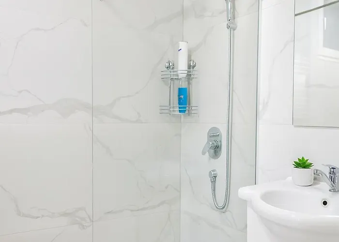 Modern & Cozy In Center -walk Everywhere Daire